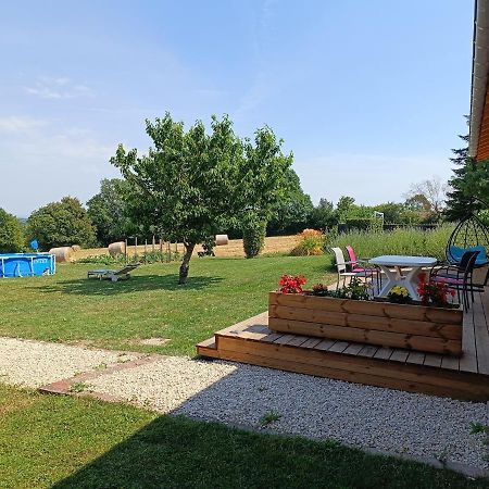 Studio Avec Terrasse Au Calme Jayat Exterior photo