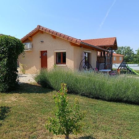 Studio Avec Terrasse Au Calme Jayat Exterior photo