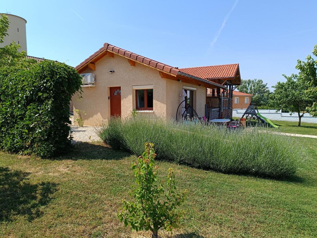 Studio Avec Terrasse Au Calme Jayat Exterior photo