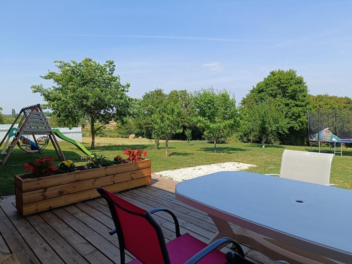 Studio Avec Terrasse Au Calme Jayat Exterior photo